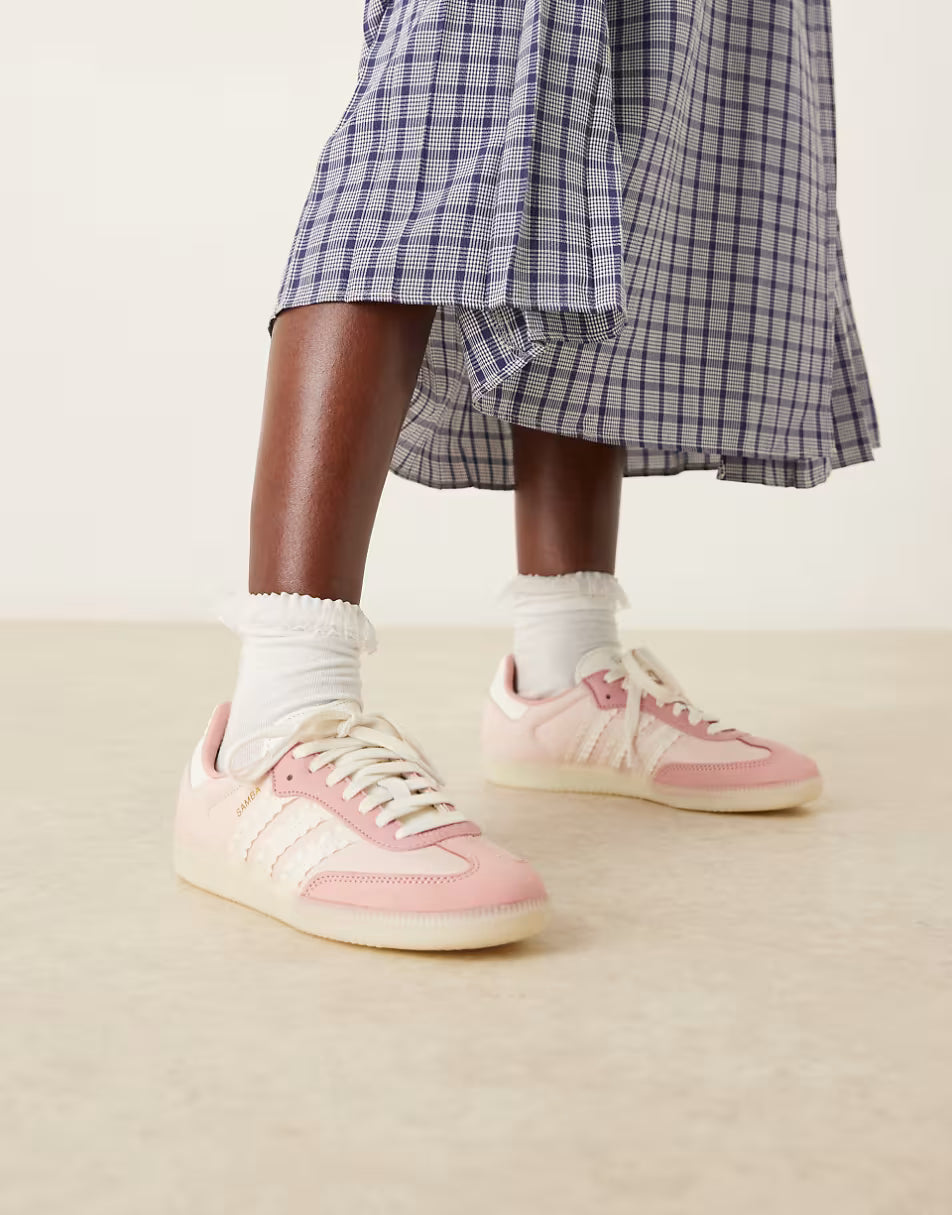 Baskets basses rétro à détails volantés – Style urbain